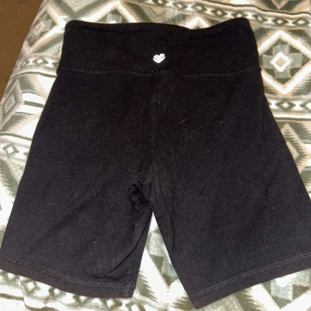 women’s black biker shorts